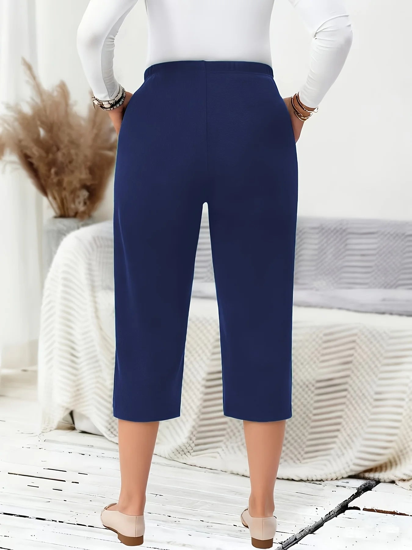 Plus-size women’s everyday casual, solid-colored, seven-inch pants.